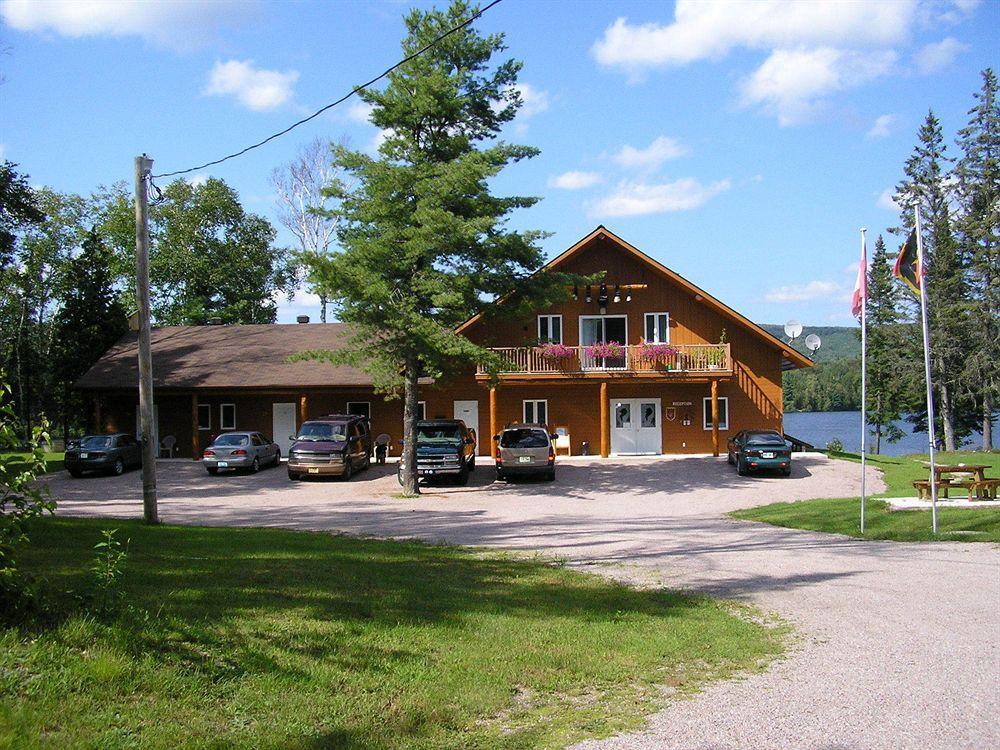 Motel Ours Bleu Lac-Saguay Exterior foto