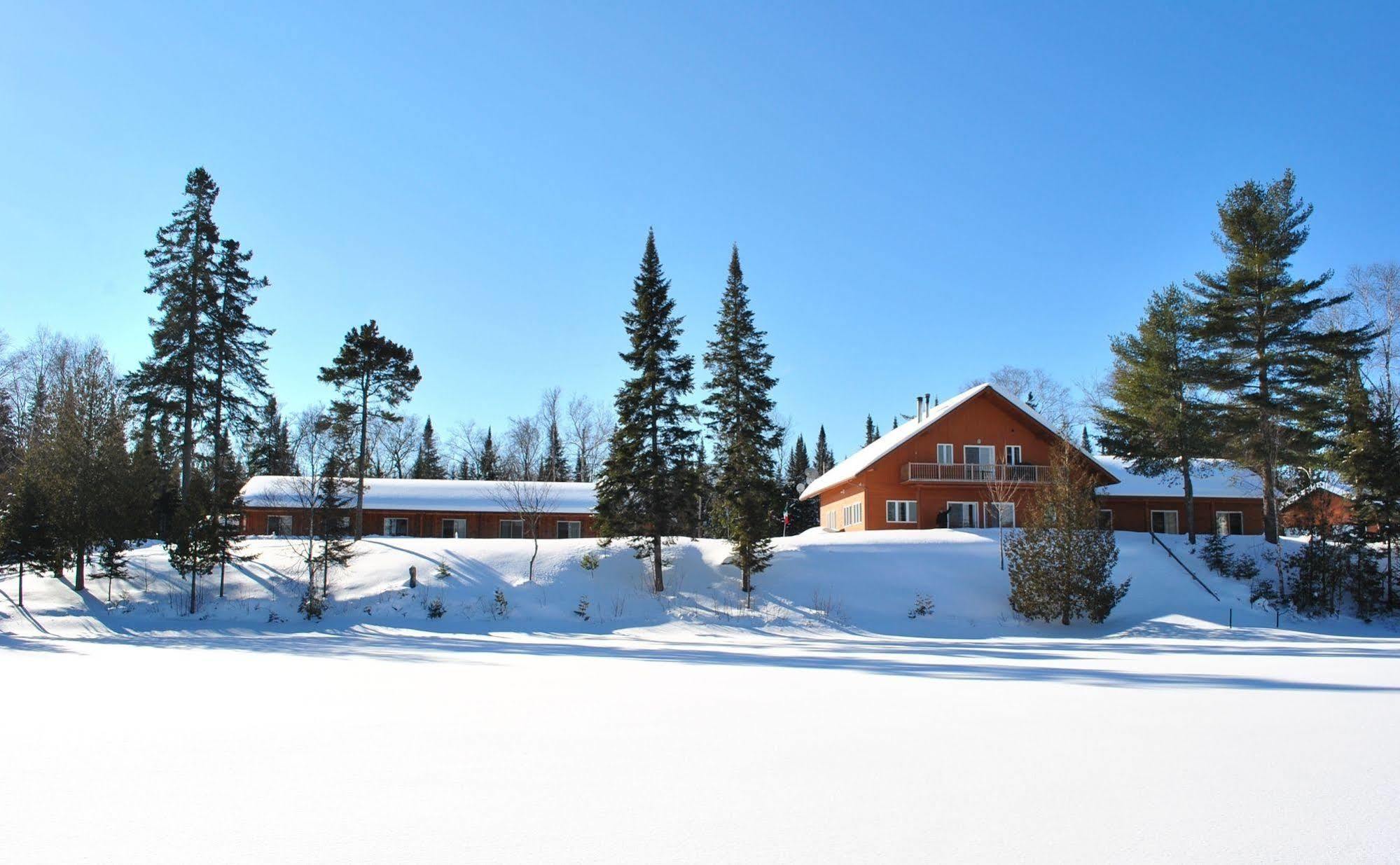 Motel Ours Bleu Lac-Saguay Exterior foto